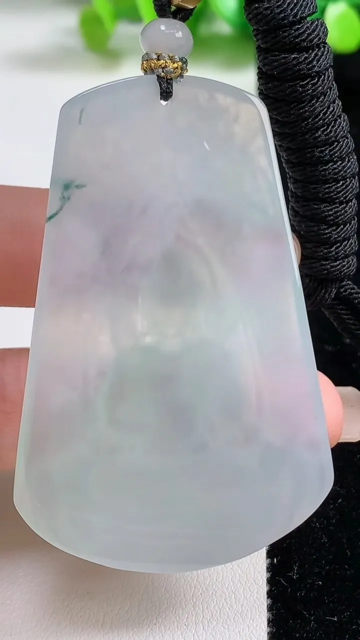 天然A货翡翠种飘花虚空藏观音菩萨吊坠，尺寸63-40.7-5.5，重量:32.42g
9月8日
