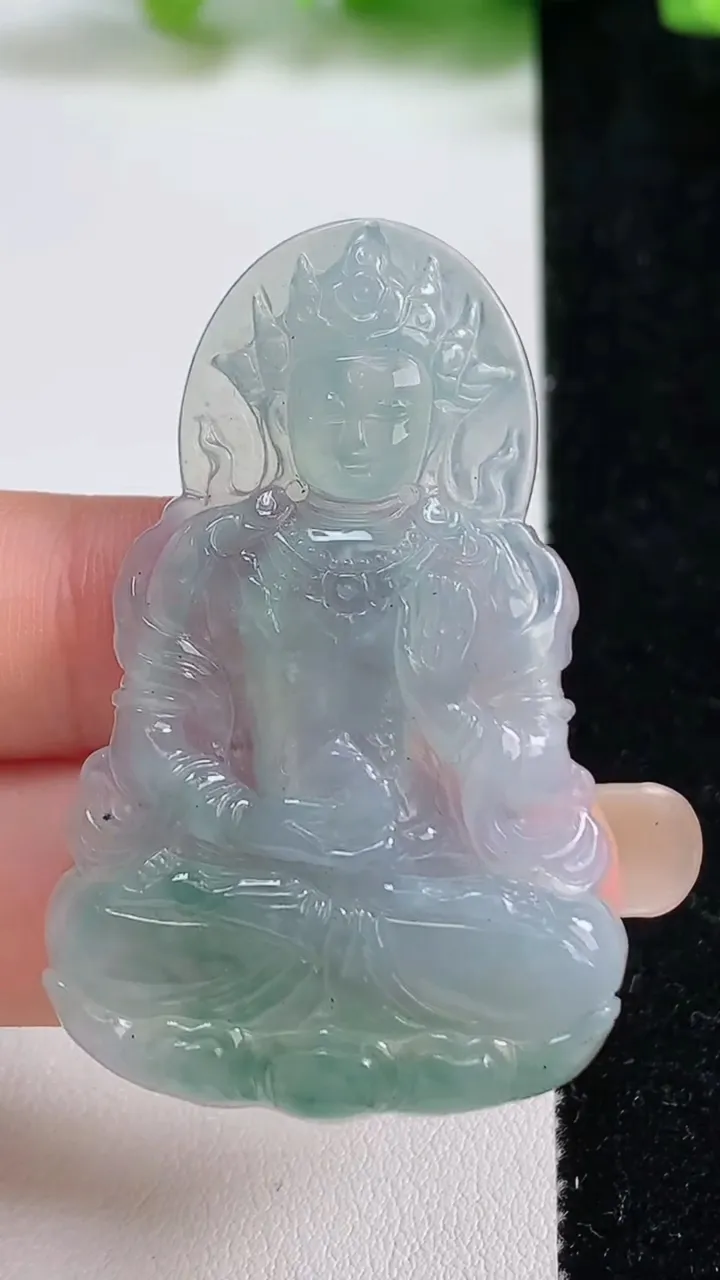天然A货翡翠冰种飘花度母观音菩萨吊坠，尺寸49.2-31.6-4.2，重量:11.42g
9月8日