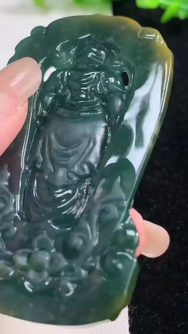 天然A货翡翠蓝水双彩虚空藏观音菩萨吊坠，尺寸80-43-9.3，重:64.21g
9月8日