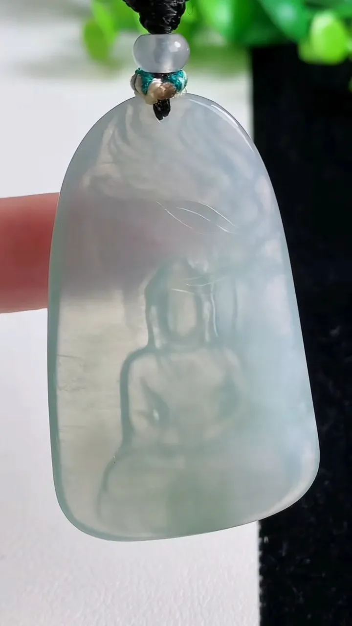 天然A货翡翠大日如来吊坠，尺寸50-30.5-5，重量:17.85g
9月8日