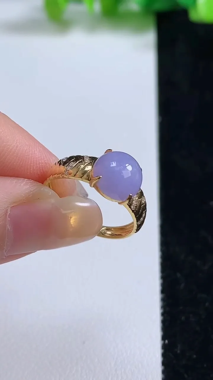 天然A货翡翠18k金紫罗兰蛋面戒指，尺寸18.2-8.5，重量:2.10g2025年9月8日
工厂直