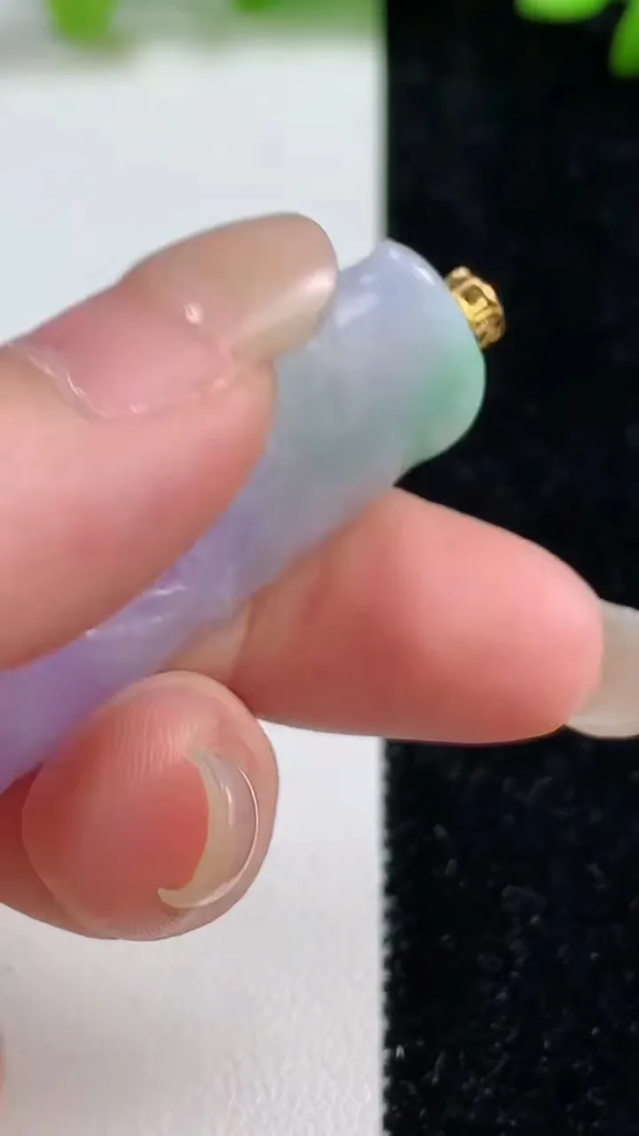 天然A货翡翠18k金春带彩紫罗兰节节高升 竹节吊坠，尺寸41.8-16-7，重量:12.41g
9月