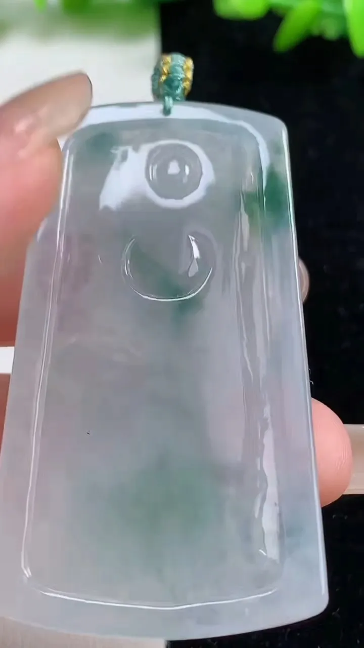 天然A货翡翠冰种飘花普贤菩萨吊坠，尺寸59.2-32.8-5.4，重量:24.71g
9月8日