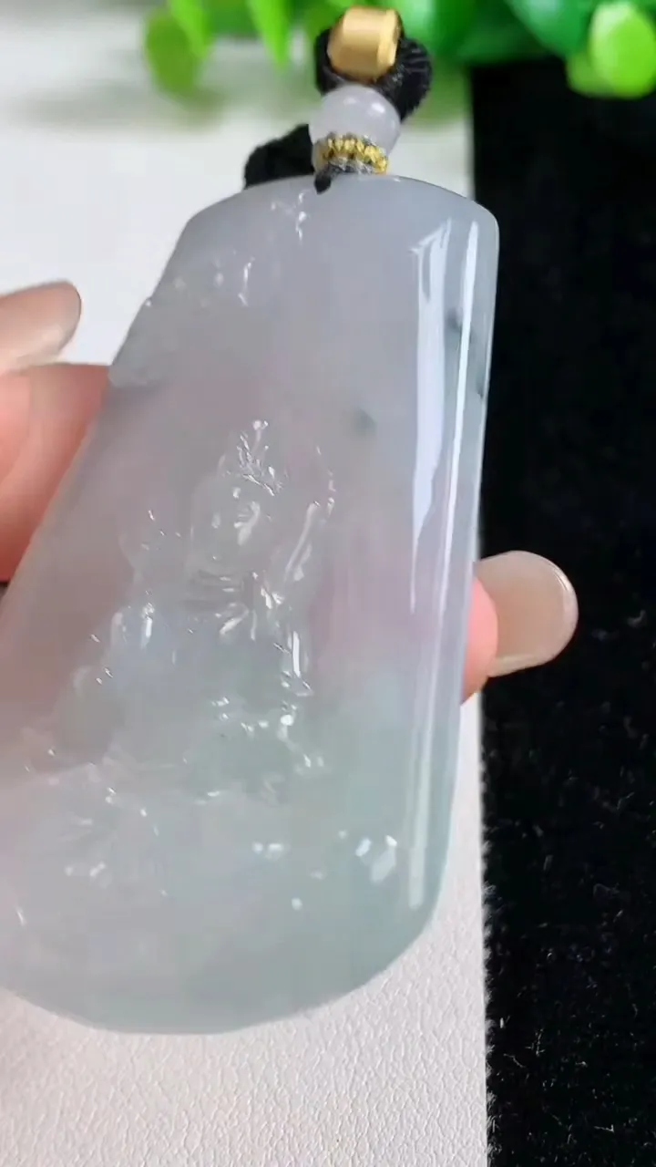 天然A货翡翠种飘花虚空藏观音菩萨吊坠，尺寸63-40.7-5.5，重量:32.42g
9月8日