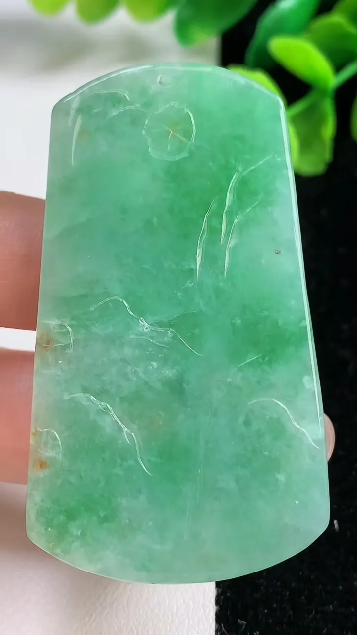 天然A货翡翠山水牌吊坠，尺寸57-33.2-4.8，重量:23.18g
9月9日