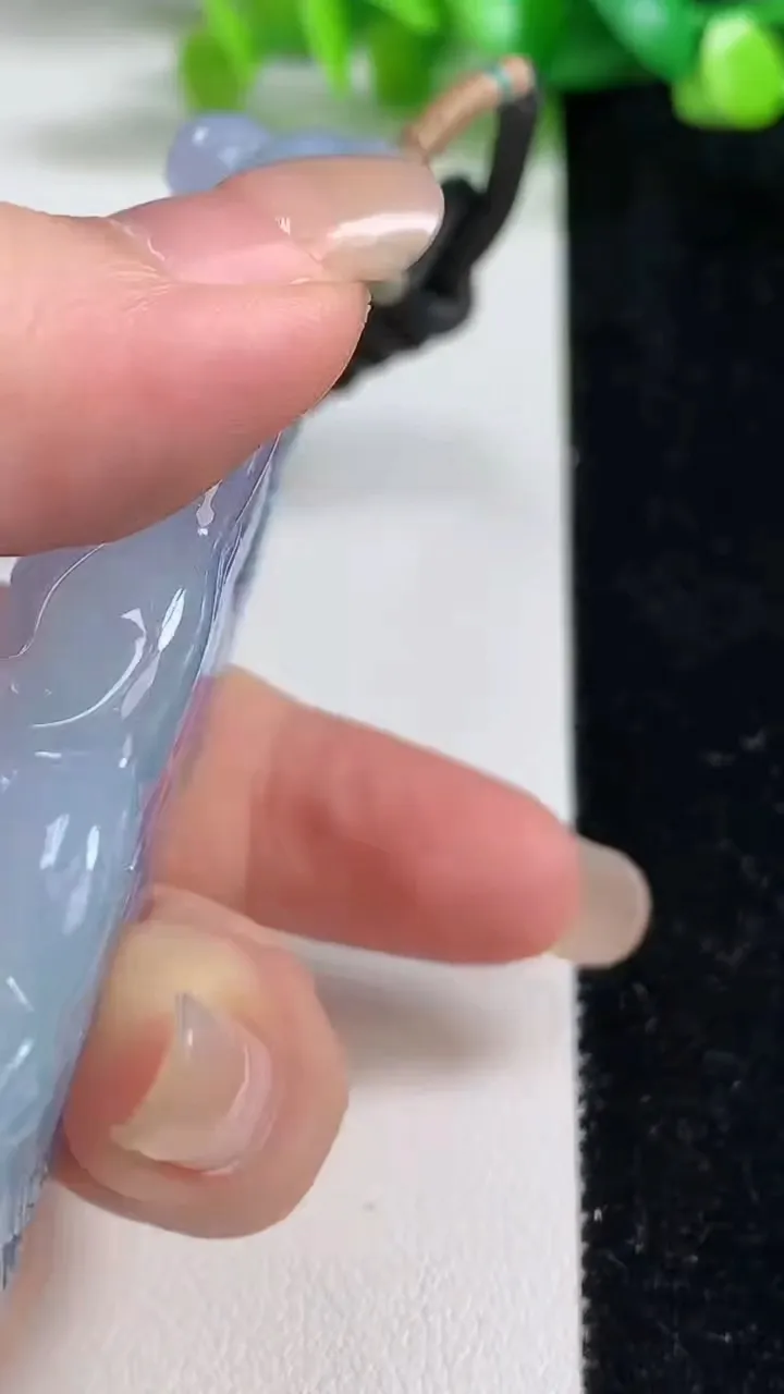 天然A货翡翠种紫罗兰龙牌吊坠，尺寸78.5-45-12.2，重量:76.53g
9月9日