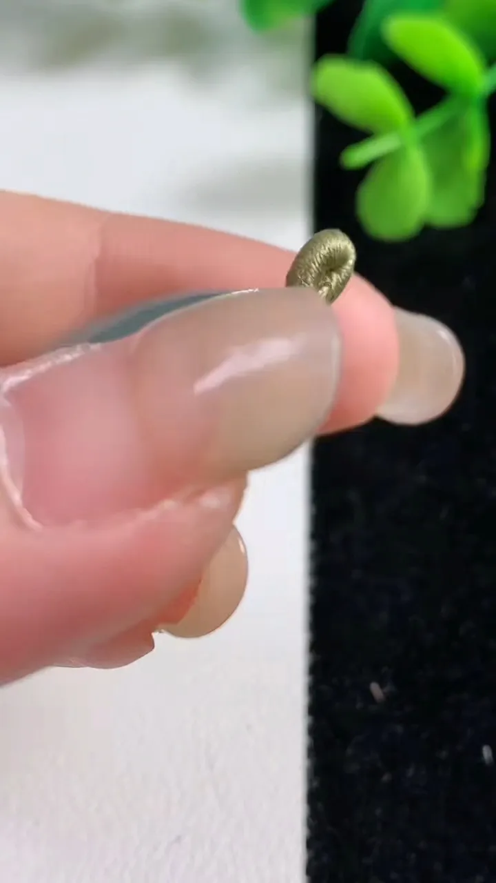 天然A货翡翠平安扣吊坠，尺寸23.8-4.2，重量:5.55g
9月9日