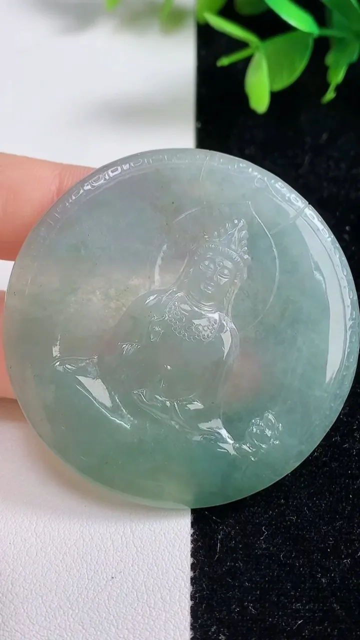 天然A货翡翠观音菩萨吊坠，尺寸52.3-4，重量:27.74g
9月9日