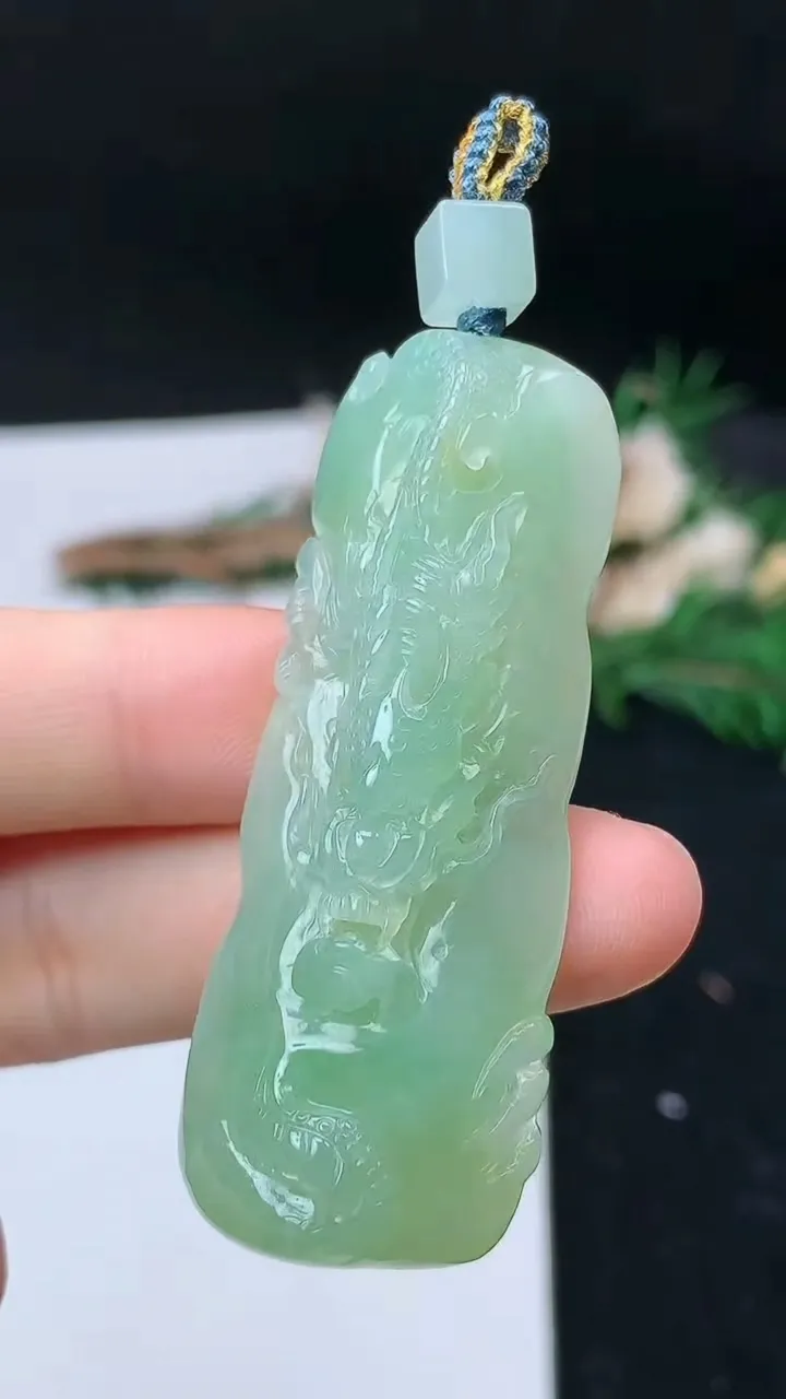 天然A货翡翠龙牌吊坠，尺寸55.7-21.8-9.7，重量:23.41g
9月9日