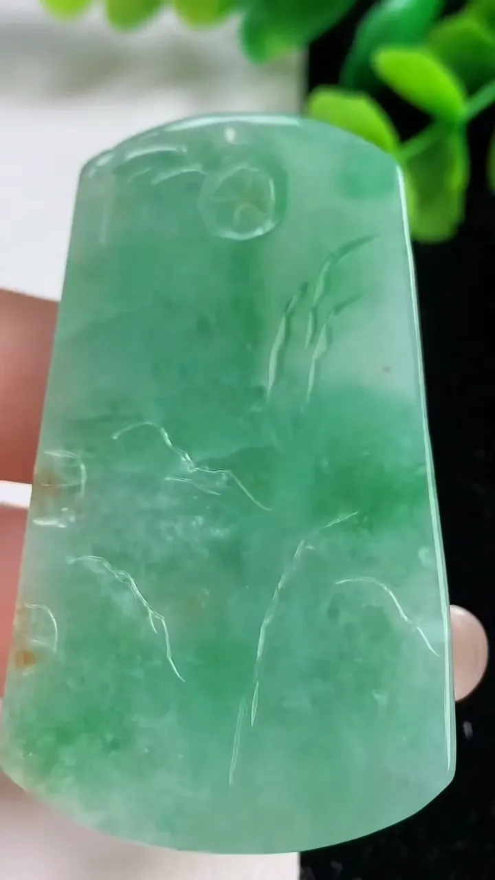 天然A货翡翠山水牌吊坠，尺寸57-33.2-4.8，重量:23.18g
9月9日