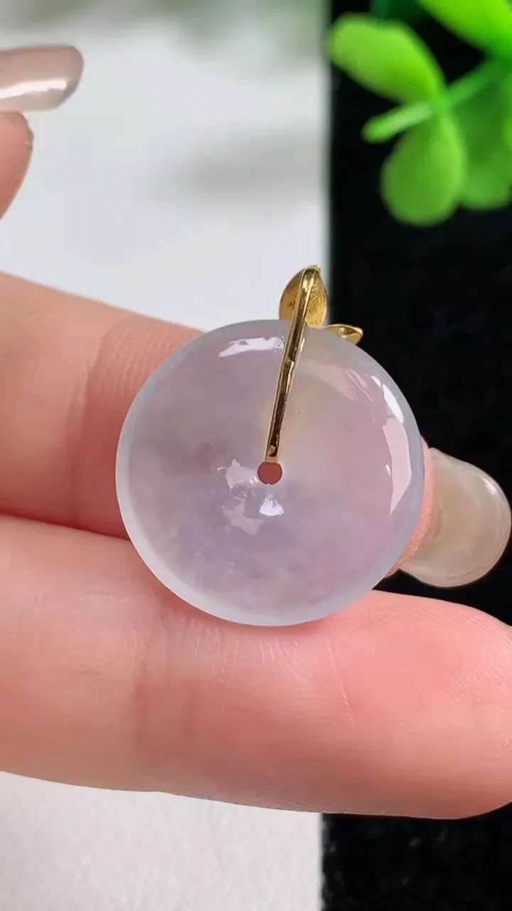 天然A货翡翠种白冰平安扣吊坠，尺寸18.5-3.5，重量:2.89g
9月9日