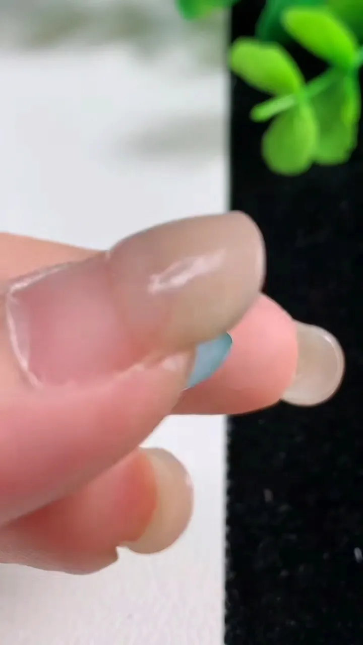 天然A货翡翠冰种飘花平安扣吊坠，尺寸22.8-5.4，重量:6.05g
9月9日