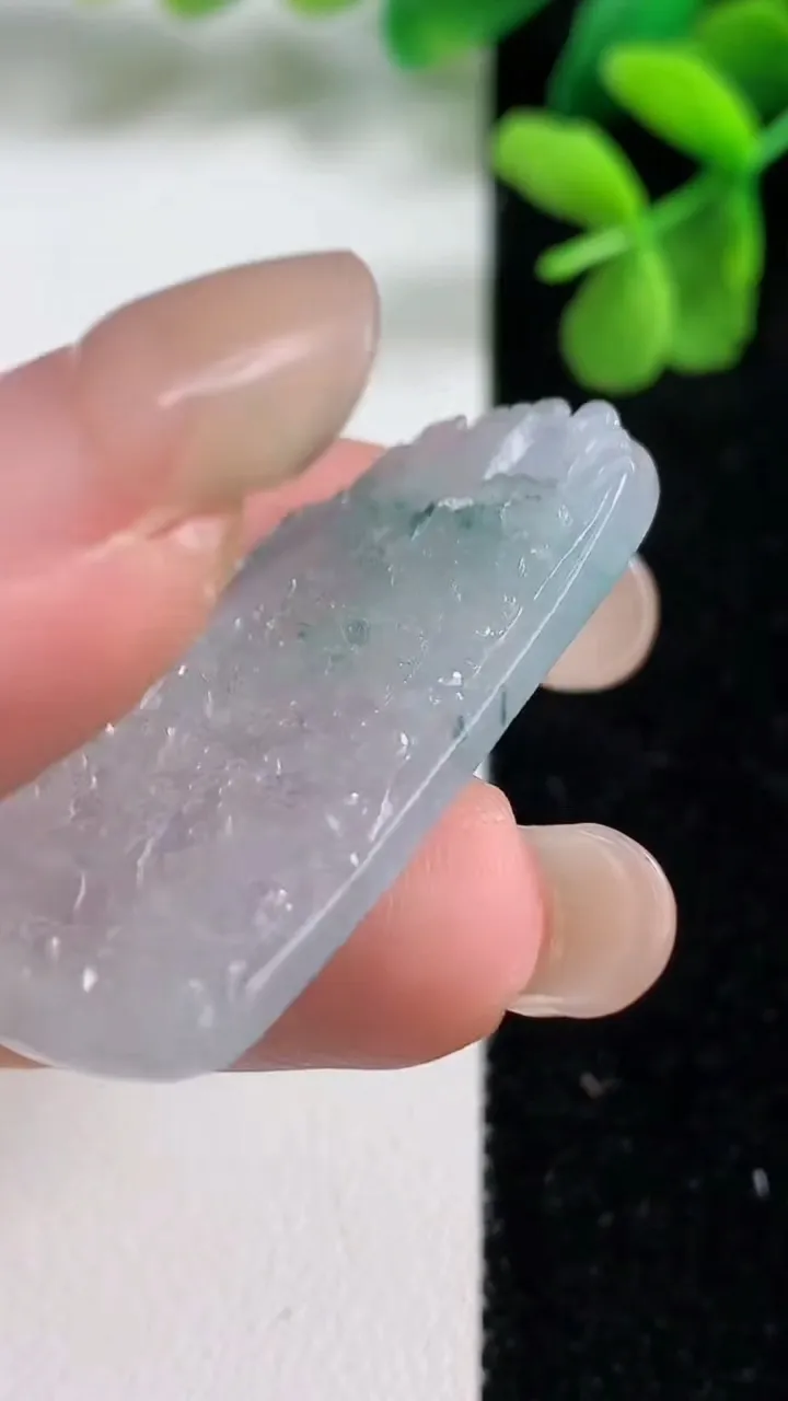 天然A货翡翠牌吊坠，尺寸38.7-23.2-4，重量:8.30g
9月9日
