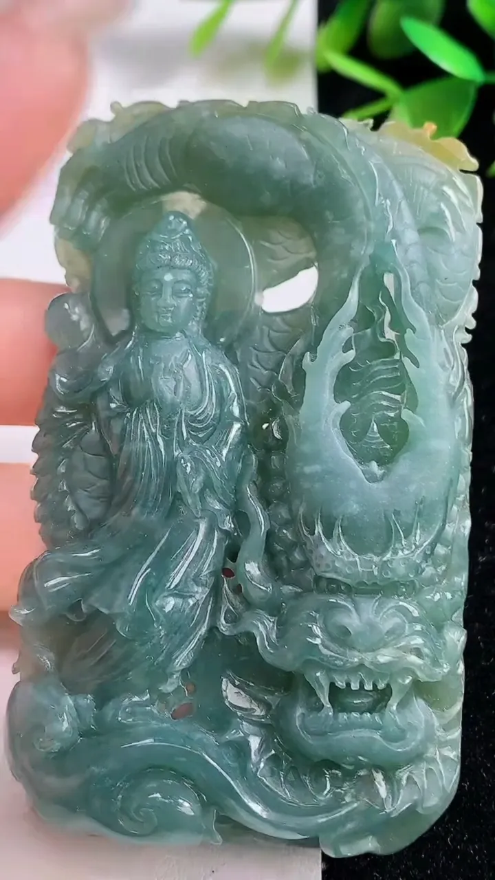 天然A货翡翠蓝水双彩祥龙观音菩萨吊坠，尺寸73.5-44-10.8，重:66.88g
9月9日