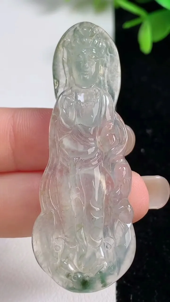 天然A货翡翠飘花观音菩萨吊坠，尺寸60-22-5，重:10.94g
9月9日