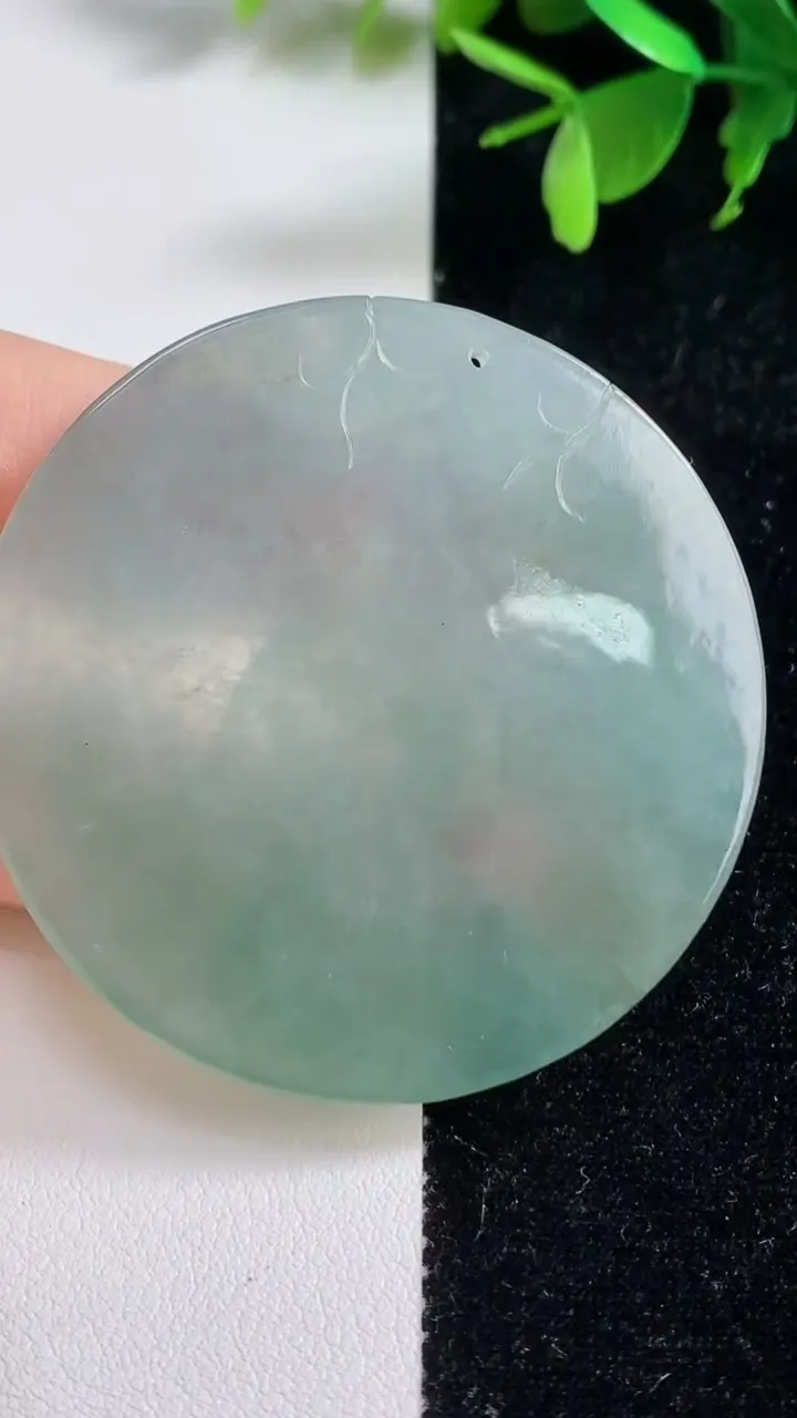 天然A货翡翠观音菩萨吊坠，尺寸52.3-4，重量:27.74g
9月9日