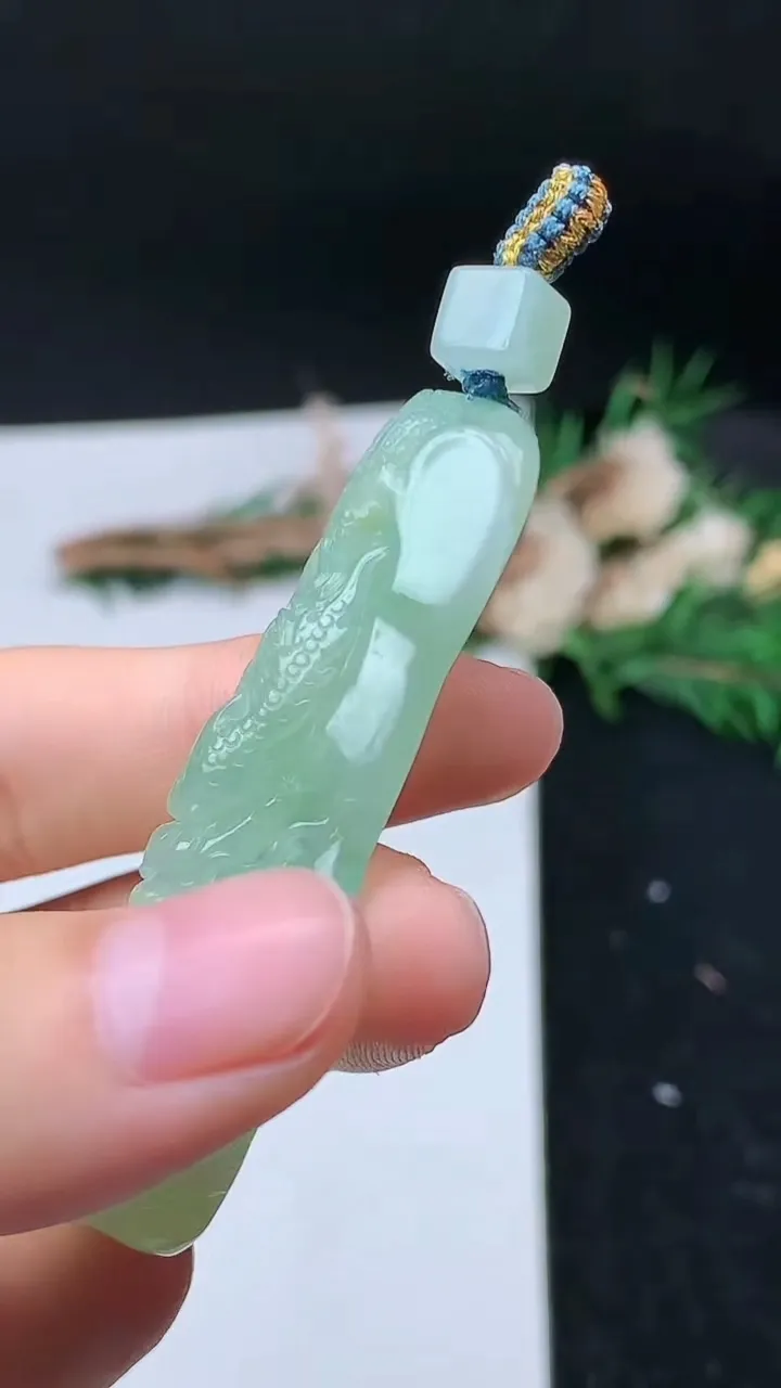 天然A货翡翠龙牌吊坠，尺寸55.7-21.8-9.7，重量:23.41g
9月9日