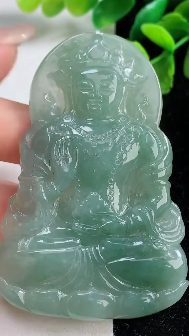 天然A货翡翠度母观音菩萨吊坠，尺寸71.8-45.5-5.7，重量:37.84g
9月9日