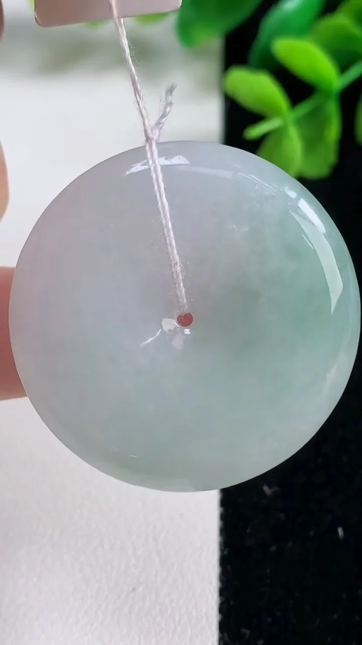 天然A货翡翠平安扣吊坠，尺寸34.5-6.2，重量:14.49g
9月9日