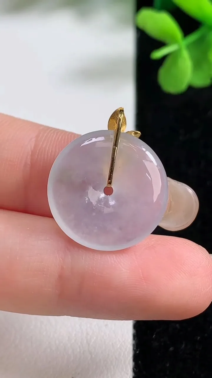 天然A货翡翠种白冰平安扣吊坠，尺寸18.5-3.5，重量:2.89g
9月9日