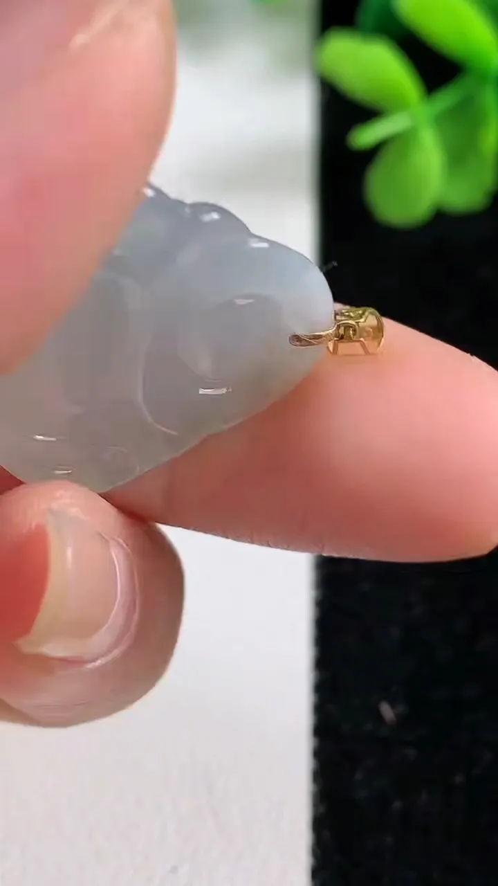天然A货翡翠佛公吊坠，尺寸21.6-23.2-5.8，重量:4.37g
9月9日