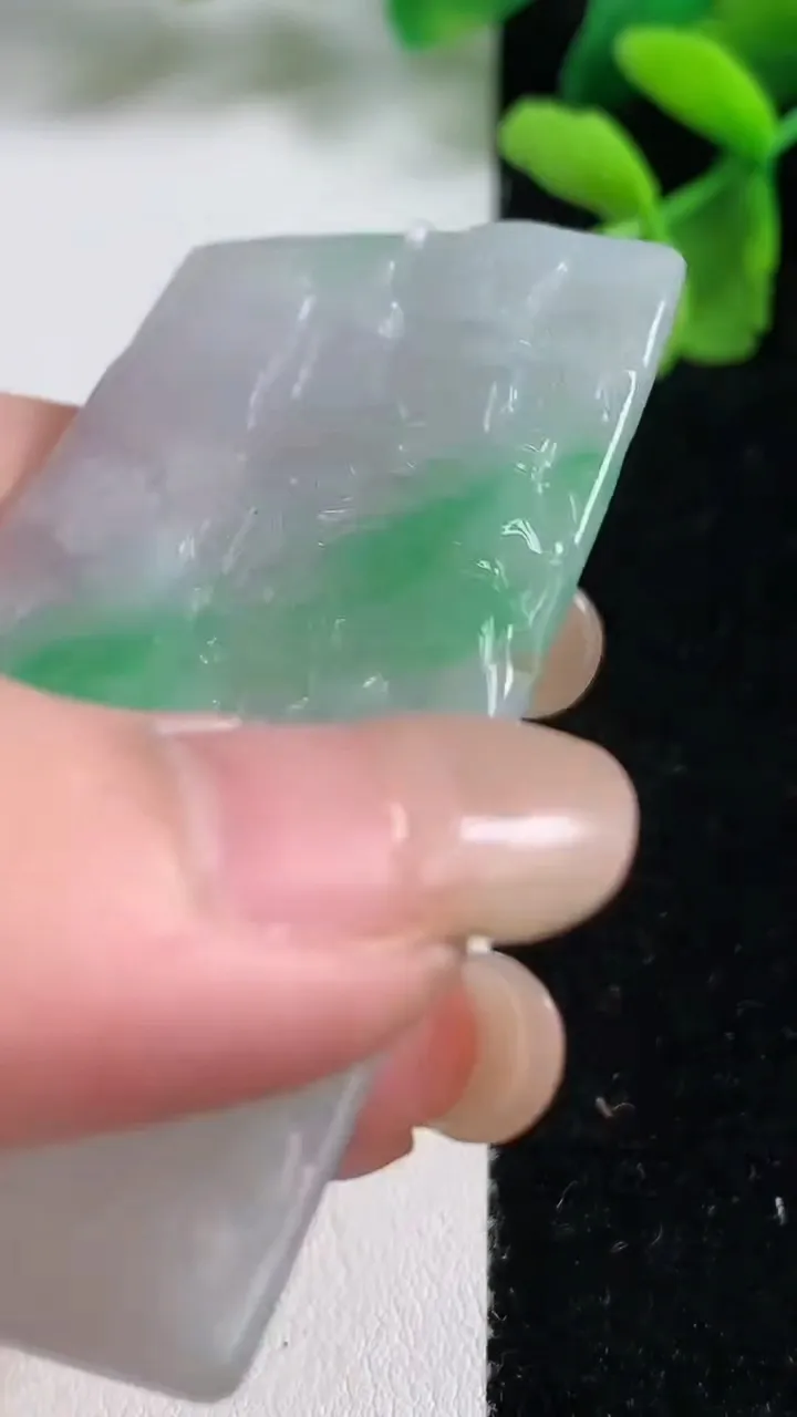 天然A货翡翠山水牌吊坠，尺寸60.2-36-3.2，重量:21.51g
9月9日