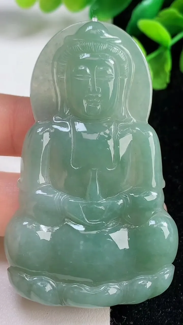 天然A货翡翠观音菩萨吊坠，尺寸68.3-41.2-5.8，重量:31.77g
9月9日