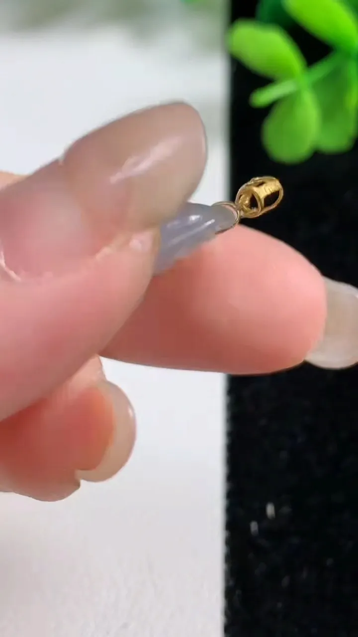 天然A货翡翠葫芦吊坠，尺寸22.2-13.5-4.5，重量:2.65g
9月9日