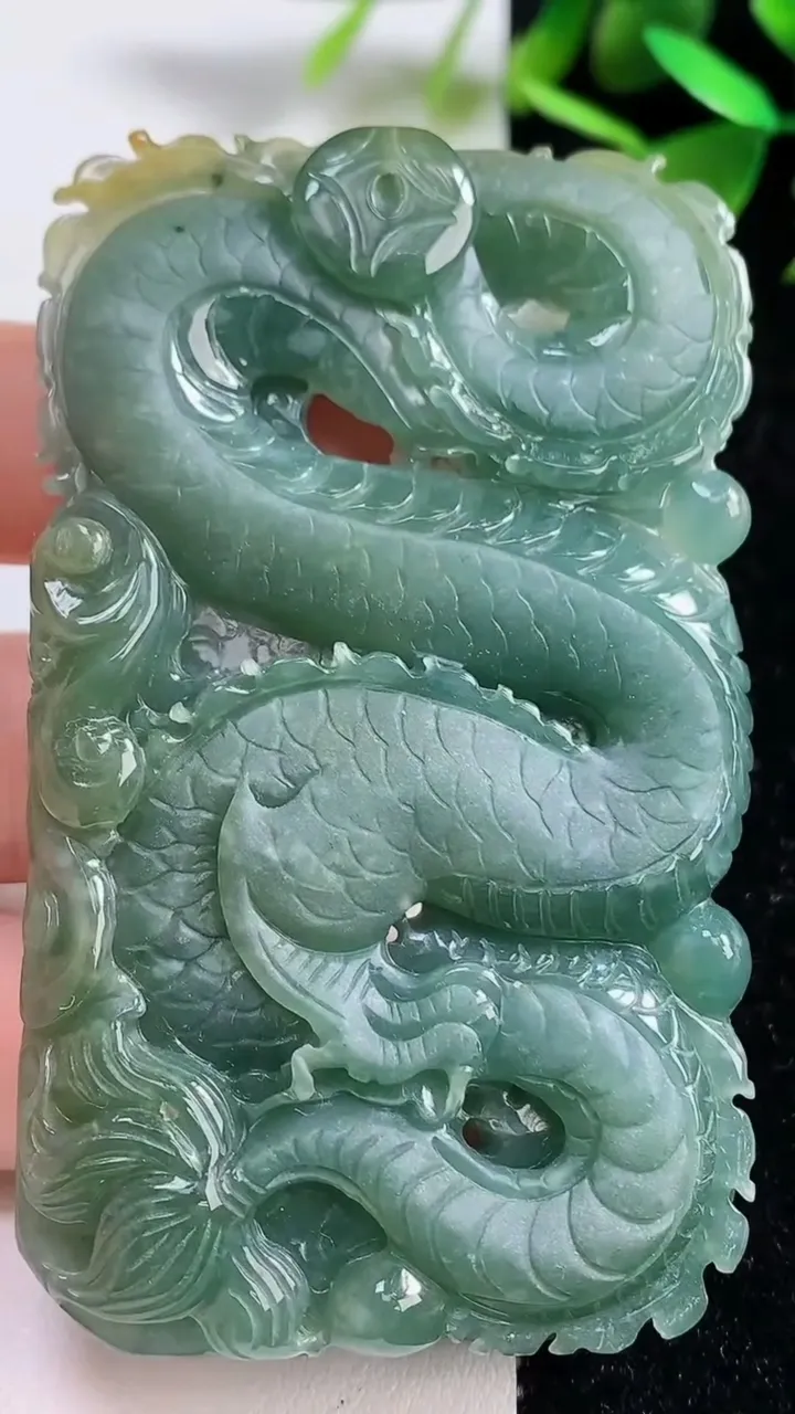 天然A货翡翠蓝水双彩祥龙观音菩萨吊坠，尺寸73.5-44-10.8，重:66.88g
9月9日