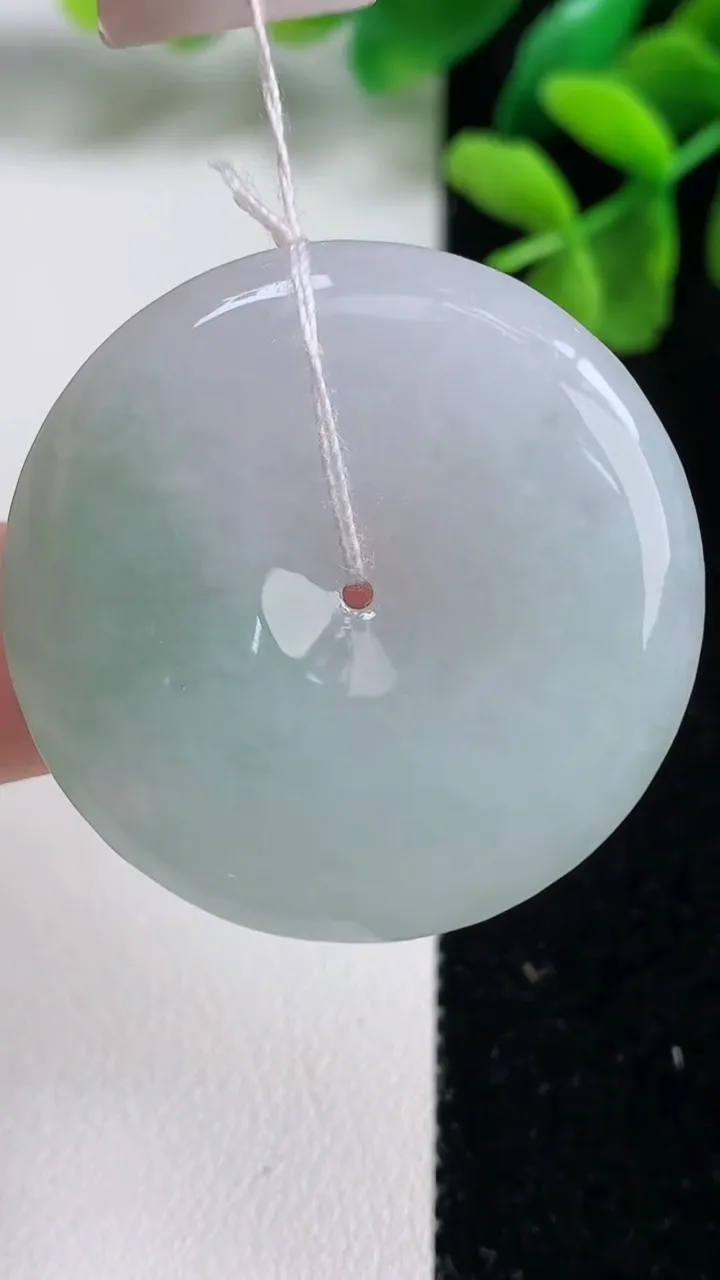 天然A货翡翠平安扣吊坠，尺寸34.5-6.2，重量:14.49g
9月9日