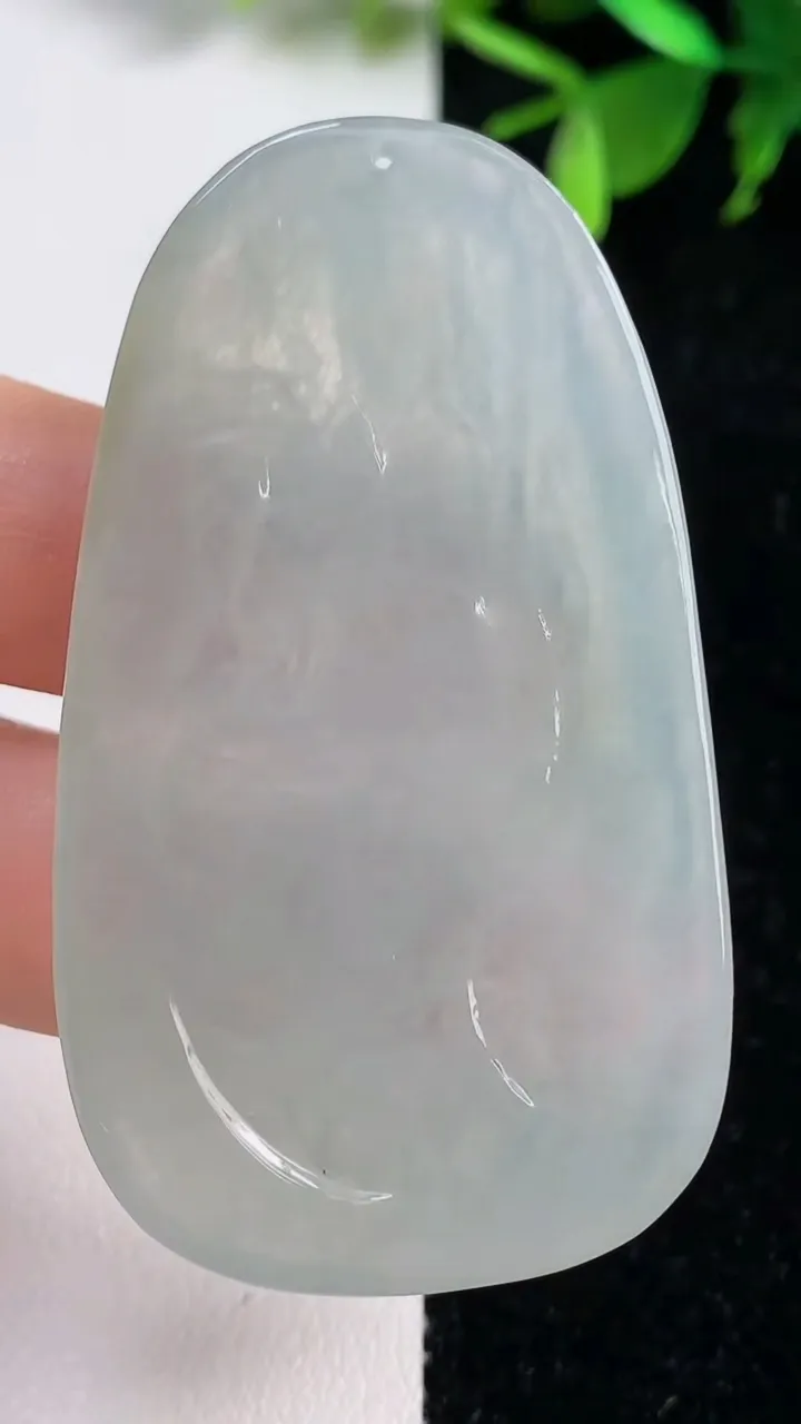 天然A货翡翠文殊菩萨吊坠，尺寸57.5-32.3-4.4，重量:20.00g
9月10日