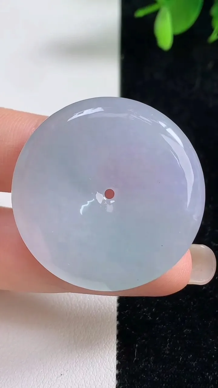 天然A货翡翠冰种春带彩紫罗兰平安扣吊坠，尺寸35-5.7，重量:15.38g
9月10日