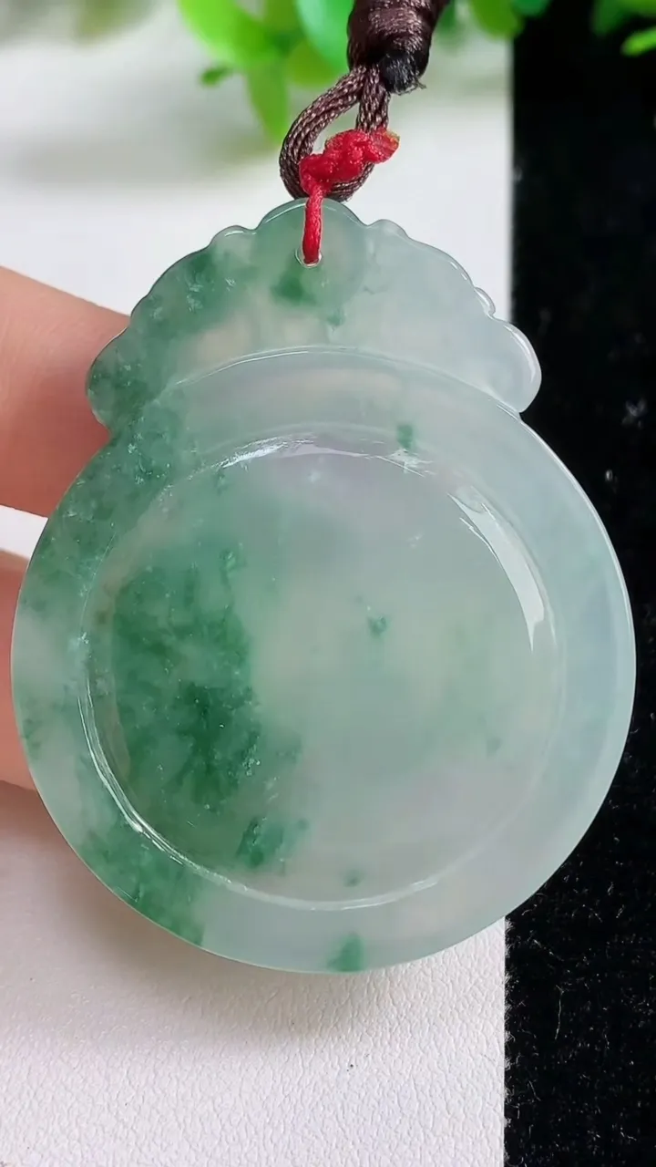 天然A货翡翠麒麟吊坠，尺寸52-42-5.5，重量:21.13g
9月10日