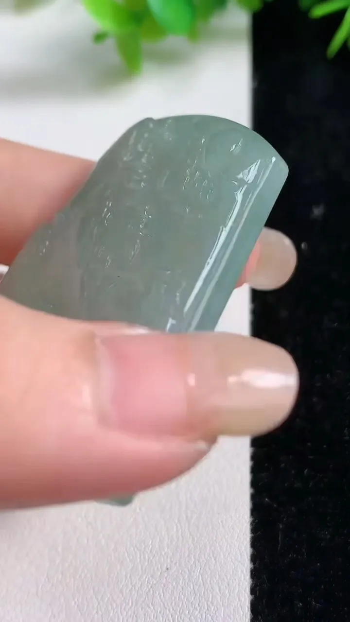 天然A货翡翠山水牌吊坠，尺寸47-36.8-5.2，重量:24.06g
9月10日
