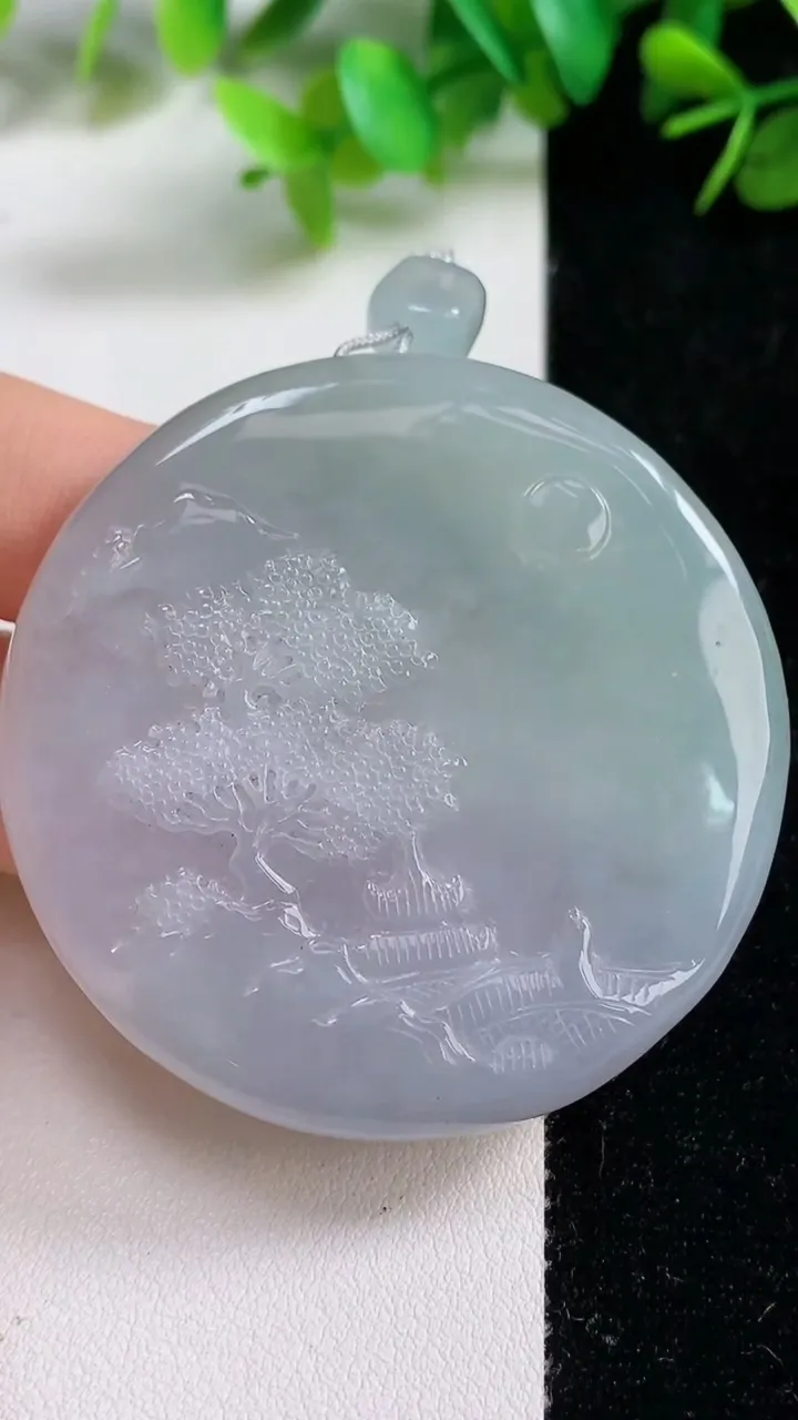 天然A货翡翠冰种春带彩紫罗兰山水牌吊坠，尺寸52-6.5，重量:44.45g
9月10日