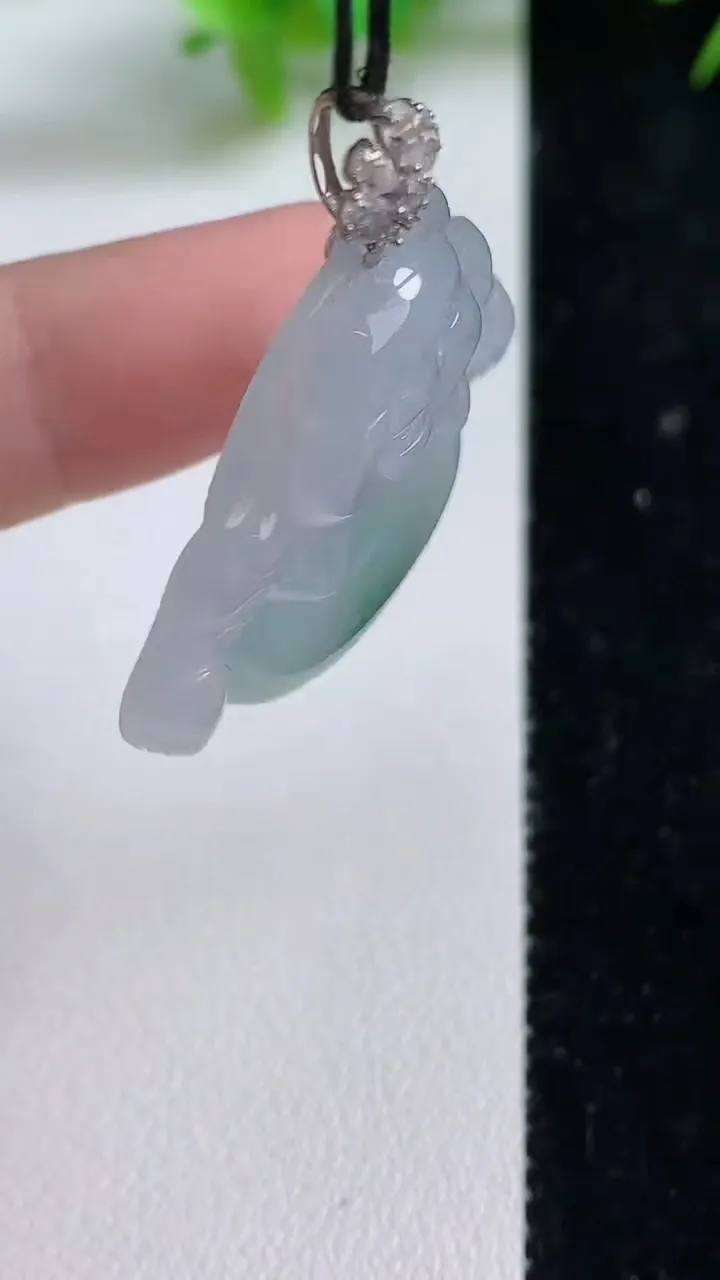 天然A货翡翠种飘花佛公吊坠，尺寸29.6-33.8-5.8，重量:9.35g
9月10日