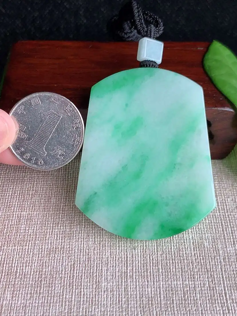 a货翡翠老坑冰种飘绿无事牌吊坠 尺寸54.6×43.5×5.6mm 重量39.53g 0909