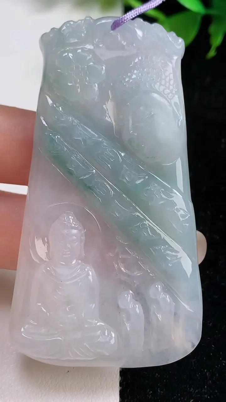 天然A货翡翠冰种飘花一念之间吊坠，尺寸68-36.2-4.6，重量:28.77g
9月10日