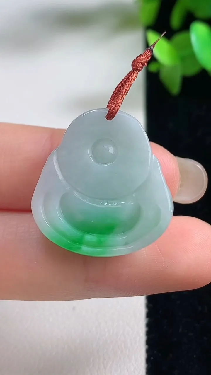 天然A货翡翠佛公吊坠，尺寸23.7-22.7-6.2，重量:6.17g
9月10日
