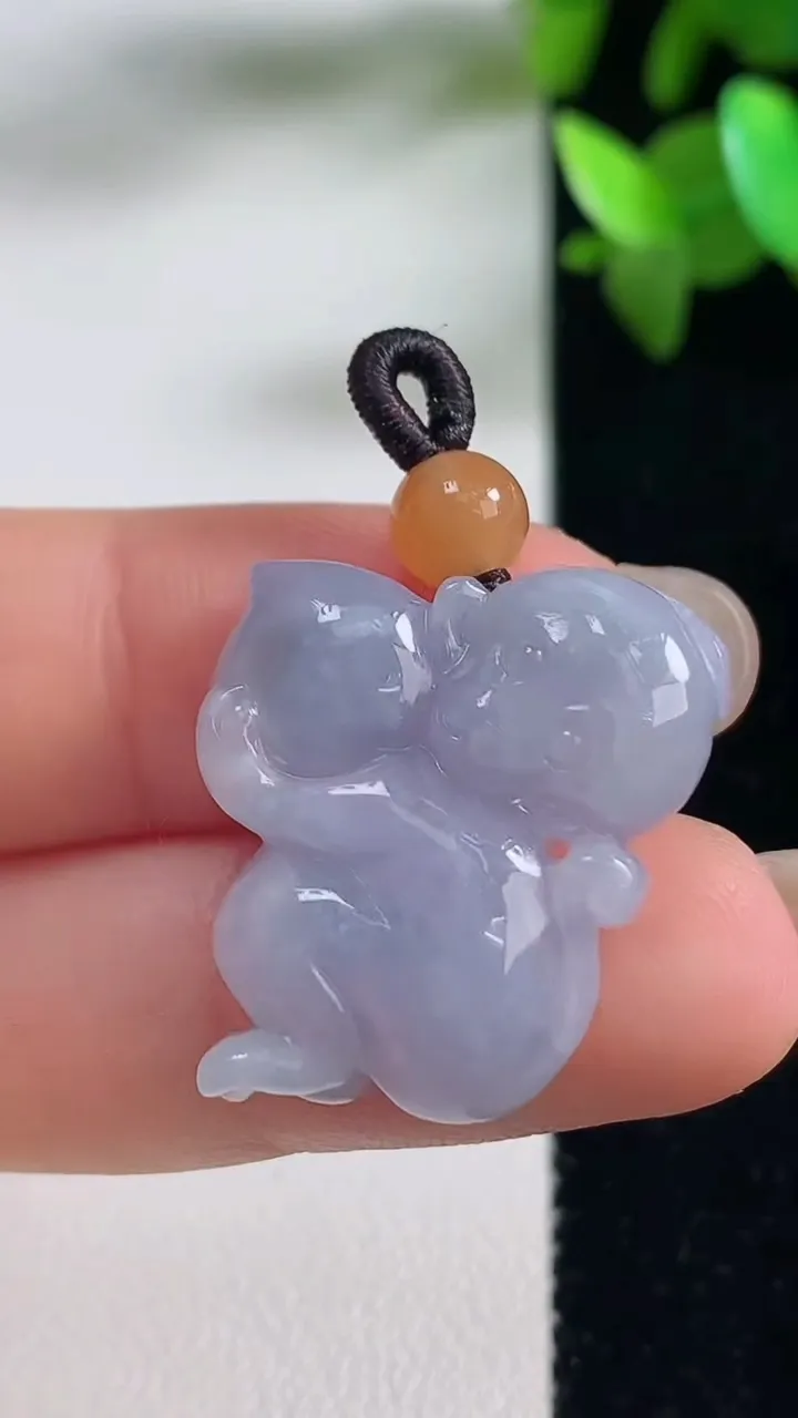 天然A货翡翠紫罗兰生肖猴吊坠，尺寸23.4-21-6.5，重量:6.82g
9月10日