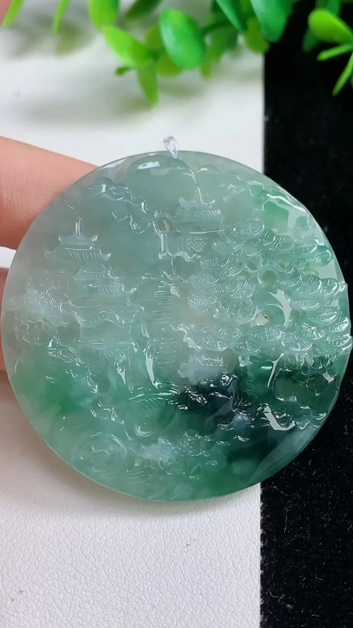 天然A货翡翠山水牌吊坠，尺寸53.4-5.5，重量:31.45g
9月10日