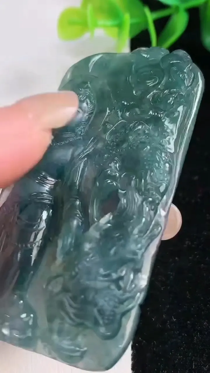 天然A货翡翠蓝水祥龙观音菩萨吊坠，尺寸68-37.5-7.2，重:34.00g
9月10日