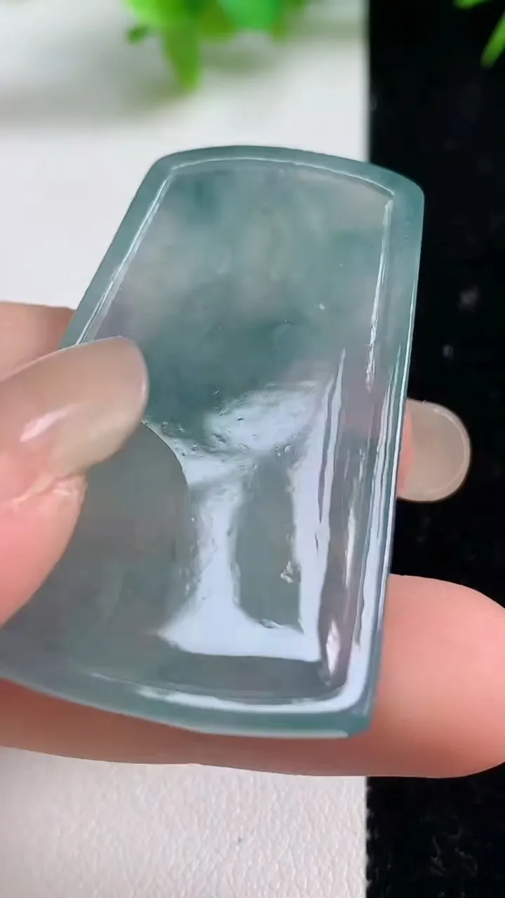 天然A货翡翠种飘花普贤菩萨吊坠，尺寸45.7-30-5.5，重量:17.43g
9月10日