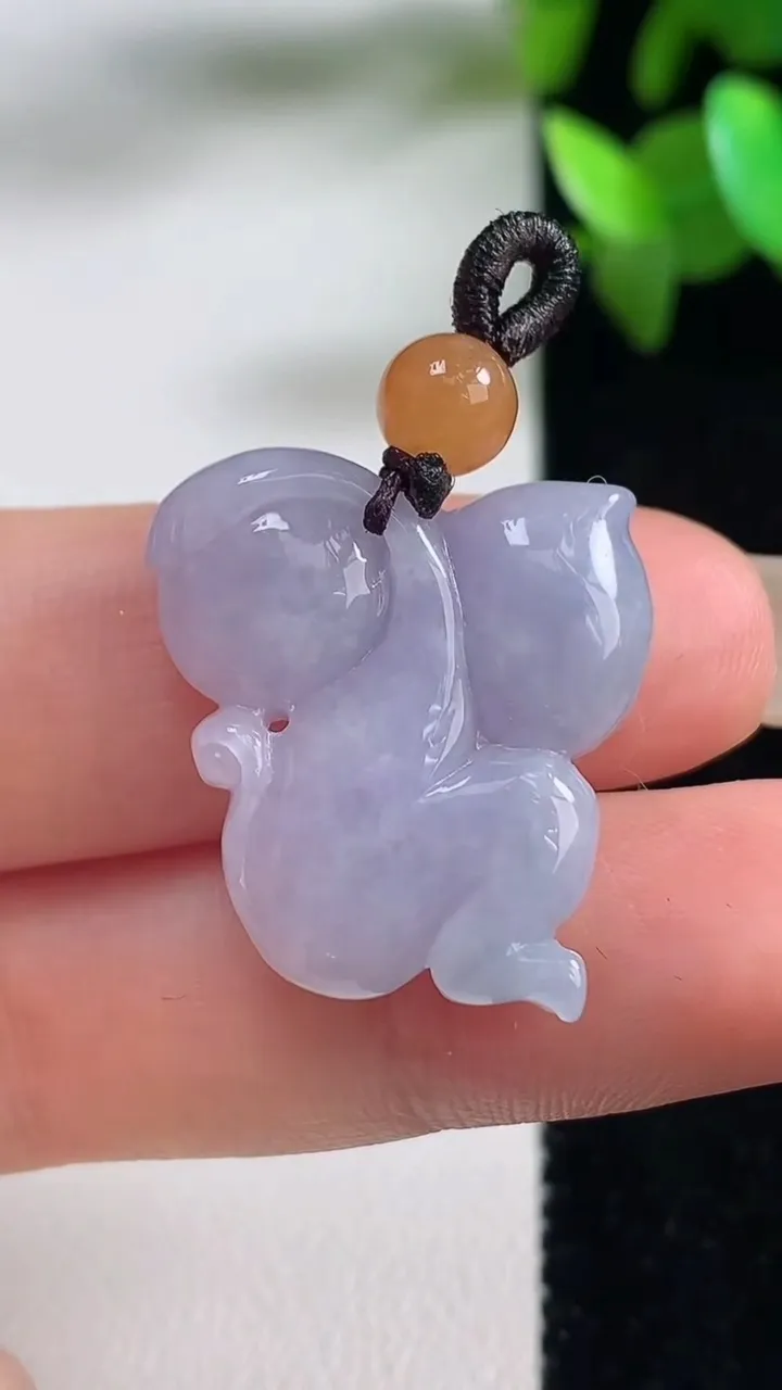 天然A货翡翠紫罗兰生肖猴吊坠，尺寸23.4-21-6.5，重量:6.82g
9月10日