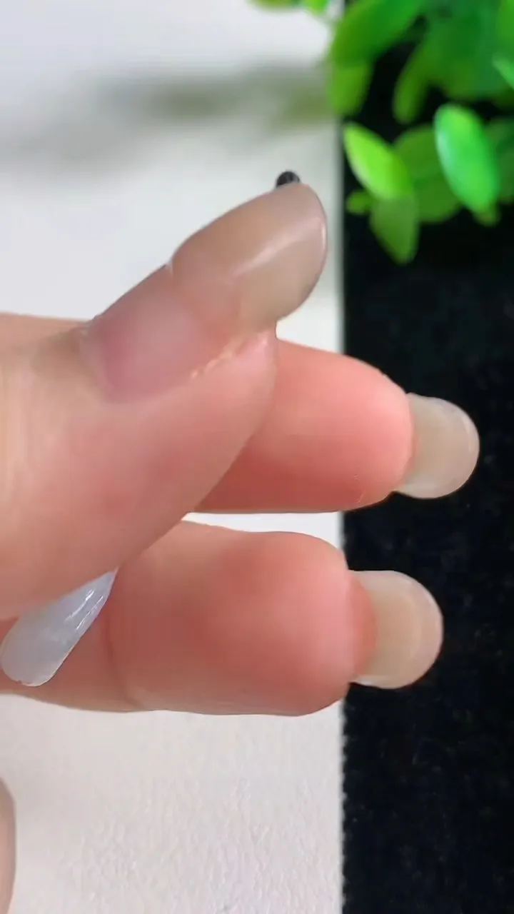 天然A货翡翠紫罗兰生肖蛇吊坠，尺寸36.5-16-7.4，重量:6.52g
9月10日