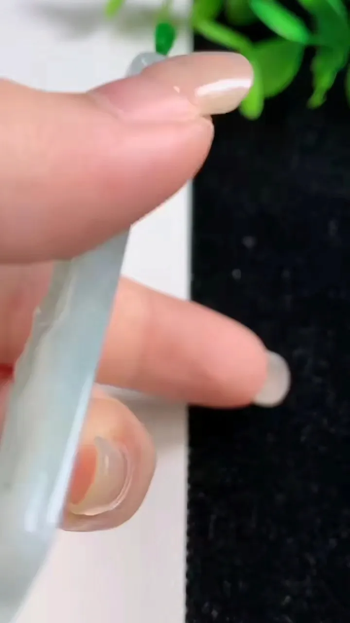 天然A货翡翠普贤菩萨吊坠，尺寸71.6-46.8-5.4，重量:39.38g
9月10日