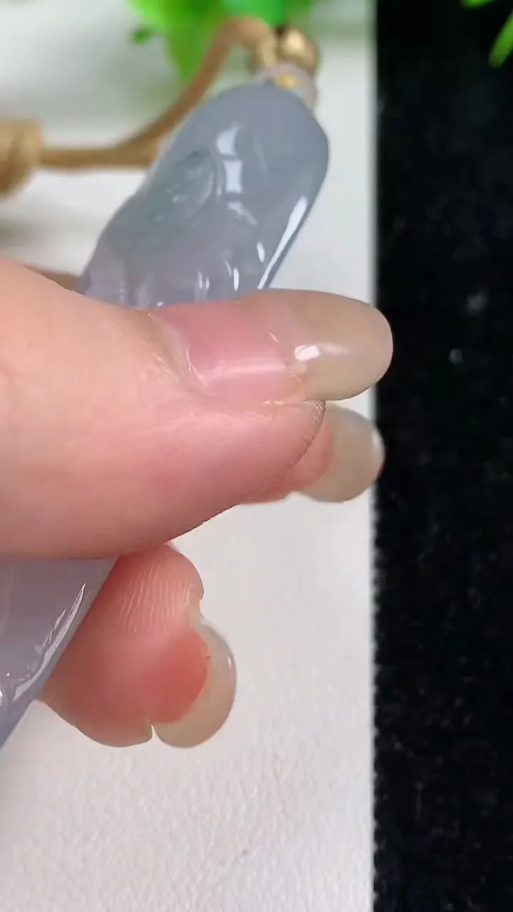 天然A货翡翠冰种飘花龙牌吊坠，尺寸67.3-25.8-9.3，重量:34.95g
9月10日