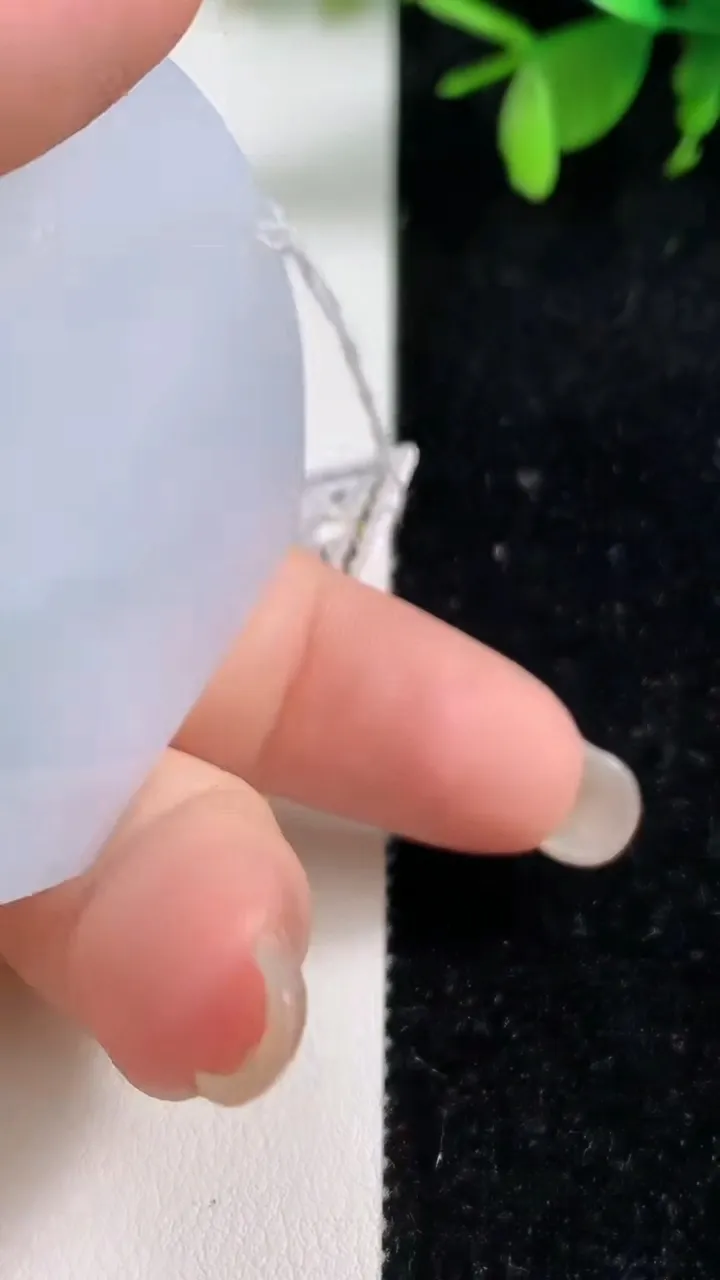 天然A货翡翠大日如来吊坠，尺寸50.8-45.6-11.6，重量:51.83g
9月10日