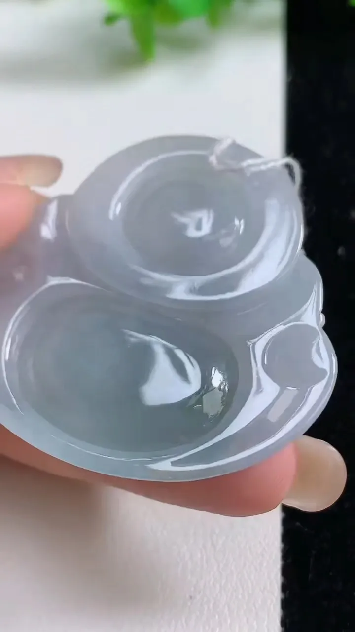 天然A货翡翠冰种飘花佛公吊坠，尺寸40.8-44-9，重量:25.46g
9月10日