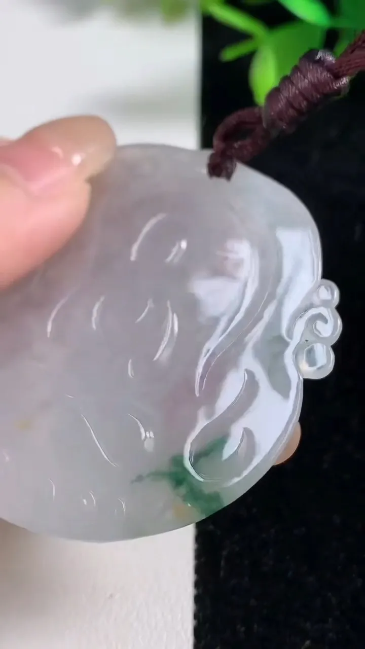 天然A货翡翠冰种飘花大势至观音菩萨吊坠，尺寸51.6-48.7-4.8，重量:24.79g
9月10日